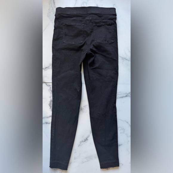 NEW WITH TAGS Spanx Black Distressed Denim Cropped Leggings, Size Medium - Picture 5 of 7